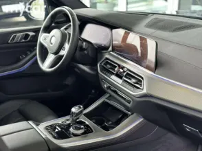 фото BMW X5 2022 года с пробегом за 40000000 тенге в undefined - фото 2