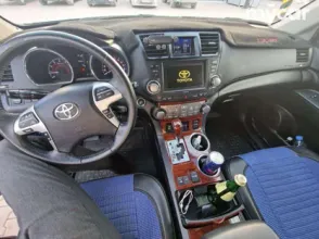 фото Toyota Highlander 2013 года с пробегом за 14500000 тенге в undefined - фото 3