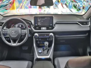 фото Toyota RAV4 2021 года с пробегом за 16390000 тенге в undefined - фото 2