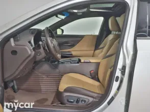 фото Lexus ES 2019 года с пробегом за 17990000 тенге в undefined - фото 3