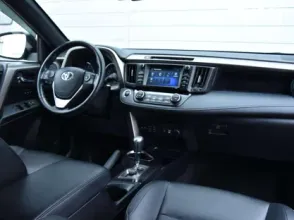 фото Toyota RAV4 2018 года с пробегом за 12200000 тенге в undefined - фото 3