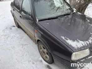 фото Volkswagen Vento 1993 года с пробегом за 1300000 тенге в undefined - фото 4