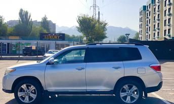 фото Toyota Highlander 2013 года с пробегом за 12500000 тенге в undefined - фото 3