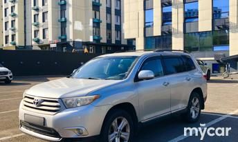 фото Toyota Highlander 2013 года с пробегом за 12500000 тенге в undefined - фото 4