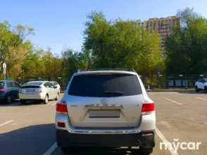 фото Toyota Highlander 2013 года с пробегом за 12500000 тенге в undefined - фото 2