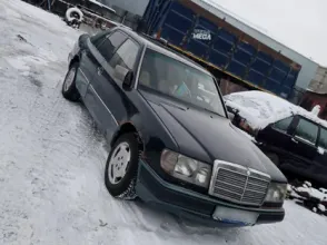 фото Mercedes-Benz E-Класс 1992 года с пробегом за 1000000 тенге в undefined - фото 4