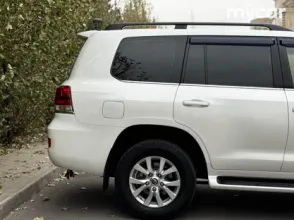 фото Toyota Land Cruiser 2018 года с пробегом за 35000000 тенге в undefined - фото 4