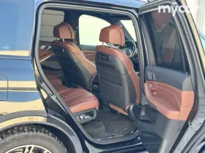 фото BMW X7 2021 года с пробегом за 45100000 тенге в undefined - фото 2