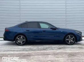 фото BMW 550E XDRIVE 2025 года с пробегом за 70100000 тенге в undefined - фото 2