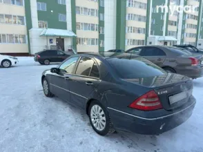 фото Mercedes-Benz C-Класс 2003 года с пробегом за 2600000 тенге в undefined - фото 3