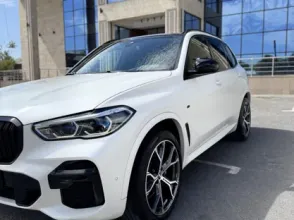 фото BMW X5 2022 года с пробегом за 40000000 тенге в undefined - фото 2