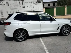 фото BMW X5 2022 года с пробегом за 40000000 тенге в undefined - фото 2