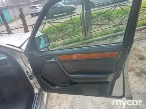 фото Mercedes-Benz E-Класс 1992 года с пробегом за 850000 тенге в undefined - фото 2