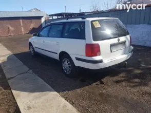 фото Volkswagen Passat 1998 года с пробегом за 2500000 тенге в undefined - фото 2