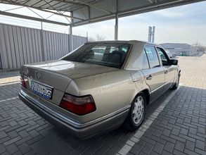 фото Mercedes-Benz E-Класс 1995 года с пробегом за 3000000 тенге в undefined - фото 4
