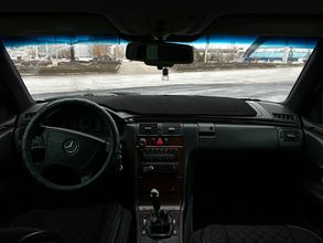 фото Mercedes-Benz E-Класс 1996 года с пробегом за 2100000 тенге в undefined - фото 4