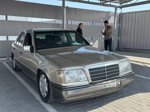 фото Mercedes-Benz E-Класс 1995 года с пробегом за 3000000 тенге в undefined - фото 2