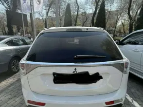 фото Mitsubishi Outlander 2013 года с пробегом за 6000000 тенге в undefined - фото 4