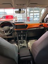 фото Volkswagen Taos 2022 года с пробегом за 10200000 тенге в undefined - фото 2
