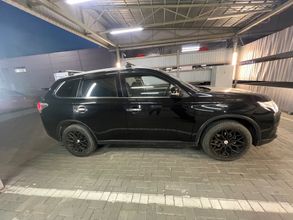 фото Mitsubishi Outlander 2015 года с пробегом за 10000000 тенге в undefined - фото 3