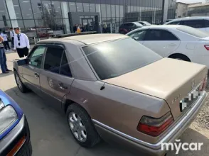 фото Mercedes-Benz E-Класс 1994 года с пробегом за 2000000 тенге в undefined - фото 4