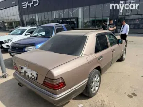 фото Mercedes-Benz E-Класс 1994 года с пробегом за 2000000 тенге в undefined - фото 3