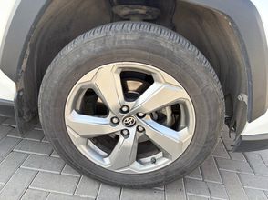 фото Toyota RAV4 2020 года с пробегом за 15000000 тенге в undefined - фото 3