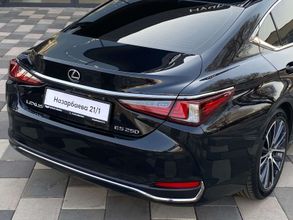 фото Lexus ES 2022 года с пробегом за 22700000 тенге в undefined - фото 2