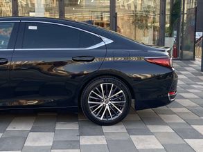 фото Lexus ES 2022 года с пробегом за 22700000 тенге в undefined - фото 2