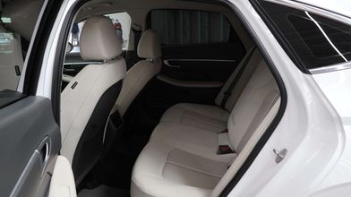 фото Hyundai Sonata 2023 года с пробегом за 10990000 тенге в undefined - фото 4