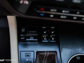 фото Lexus RX 2018 года с пробегом за 23000000 тенге в undefined - фото 4