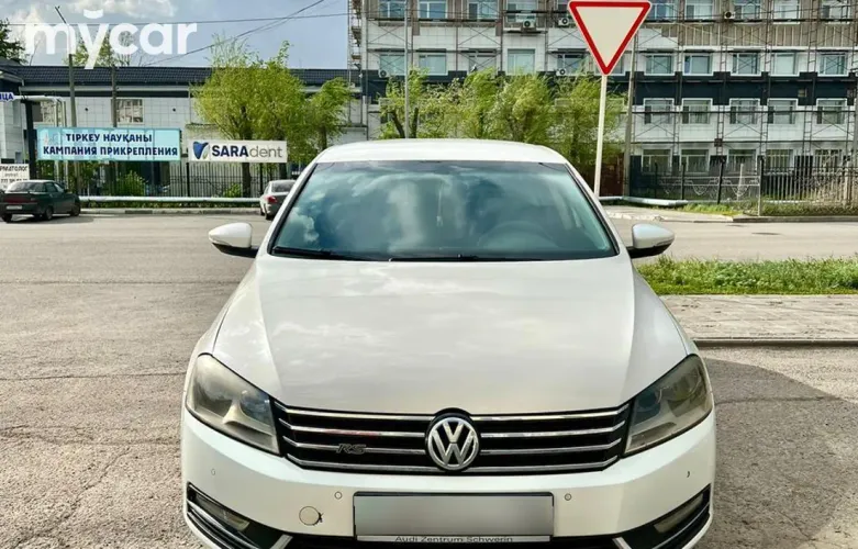фото Volkswagen Passat 2011 года с пробегом за 5500000 тенге в undefined