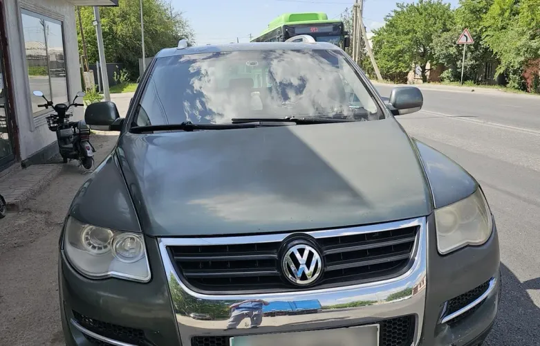 фото Volkswagen Touareg 2007 года с пробегом за 6000000 тенге в undefined