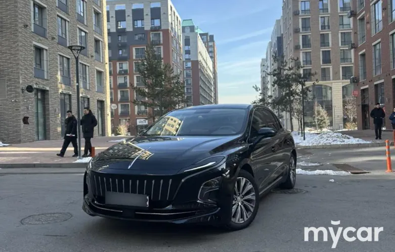 фото Hongqi E-QM5 2024 года с пробегом за 8300000 тенге в undefined