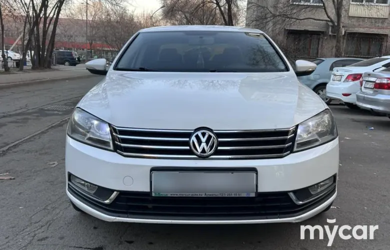 фото Volkswagen Passat 2013 года с пробегом за 5500000 тенге в undefined