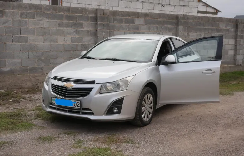 фото Chevrolet Cruze 2015 года с пробегом за 4200000 тенге в undefined