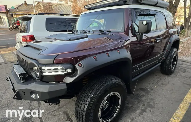 фото Toyota FJ Cruiser 2006 года с пробегом за 13000000 тенге в undefined