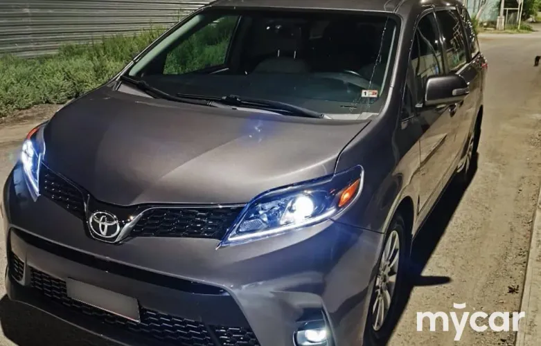 фото Toyota Sienna 2017 года с пробегом за 12000000 тенге в undefined