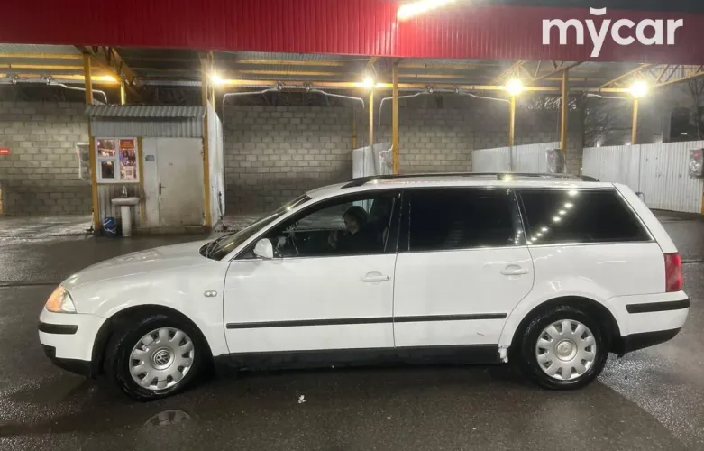 фото Volkswagen Passat 2002 года с пробегом за 3500000 тенге в undefined