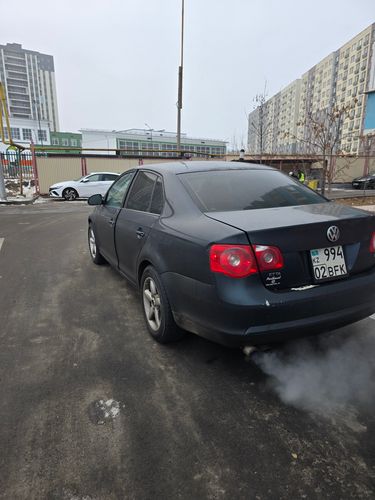 фото Volkswagen Jetta 2006 года с пробегом за 2000000 тенге в undefined