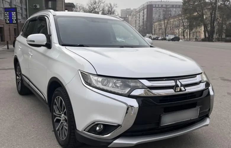 фото Mitsubishi Outlander 2015 года с пробегом за 9500000 тенге в undefined