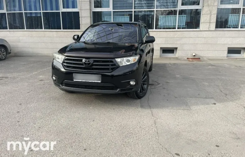 фото Toyota Highlander 2011 года с пробегом за 10700000 тенге в undefined