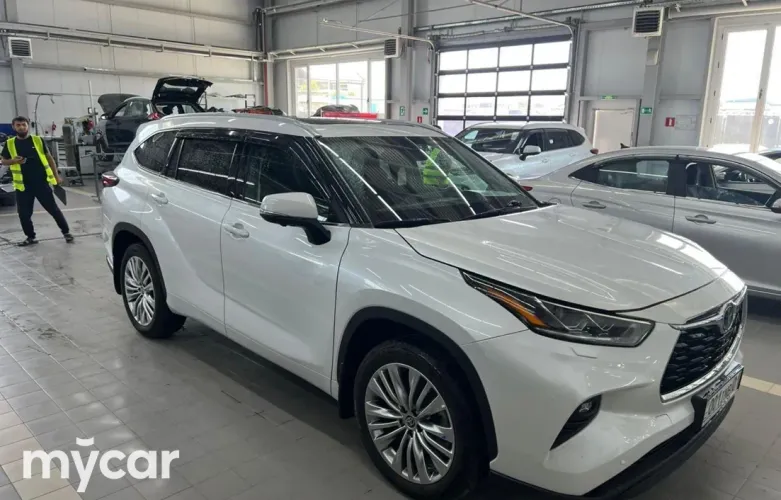 фото Toyota Highlander 2024 года с пробегом за 36000000 тенге в undefined
