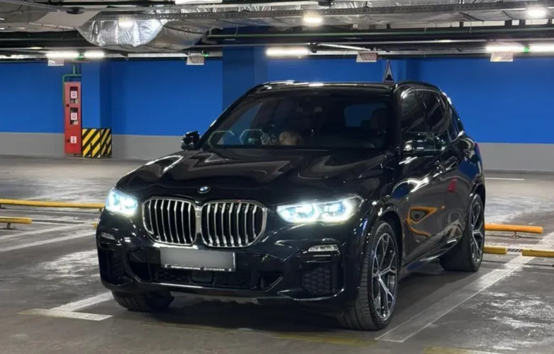фото BMW X5 2021 года с пробегом за 31000000 тенге в undefined