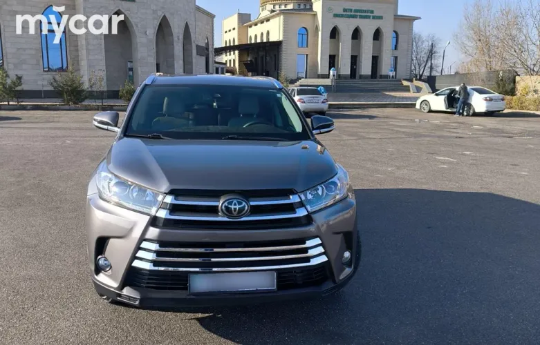 фото Toyota Highlander 2017 года с пробегом за 14500000 тенге в undefined