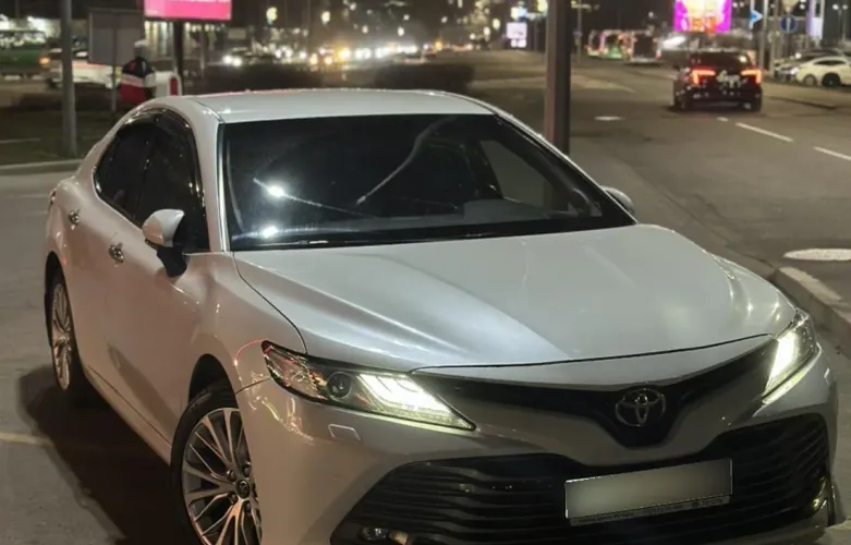 фото Toyota Camry 2019 года с пробегом за 13200000 тенге в undefined