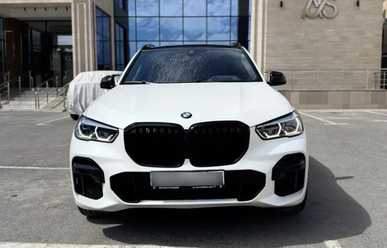 фото BMW X5 2022 года с пробегом за 40000000 тенге в undefined
