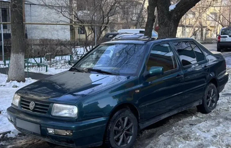фото Volkswagen Vento 1995 года с пробегом за 1800000 тенге в undefined