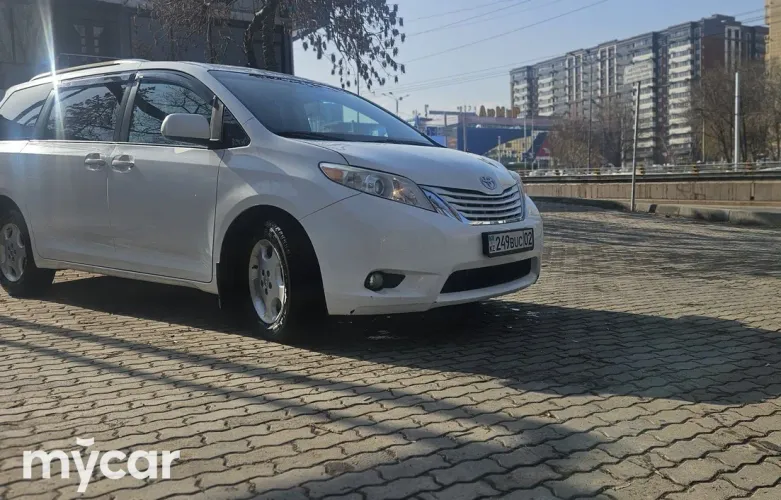 фото Toyota Sienna 2015 года с пробегом за 12300000 тенге в undefined
