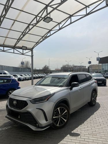фото Toyota Highlander 2021 года с пробегом за 19000000 тенге в undefined